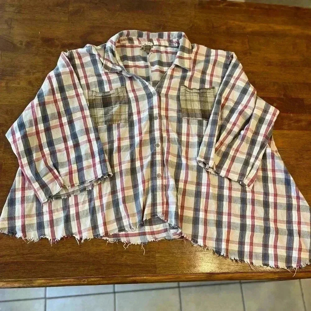 POL oversized size small flannel frayed edge, cream, red, navy w/ brown pockets - Picture 3 of 4